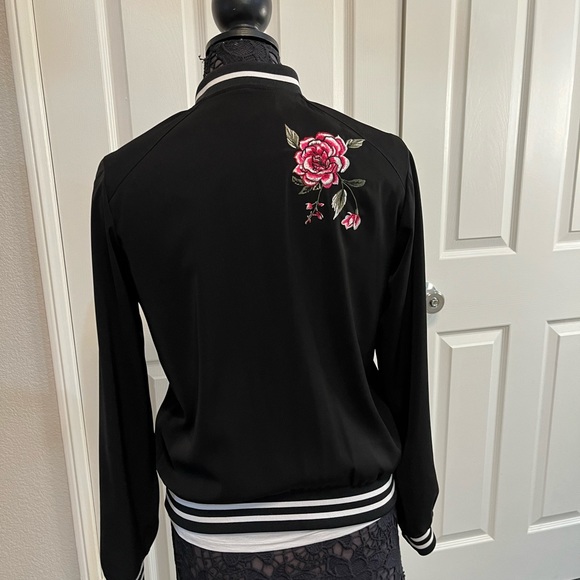Susan Graver zip front bomber jacket with embroidered roses. Size XXS - Picture 4 of 10